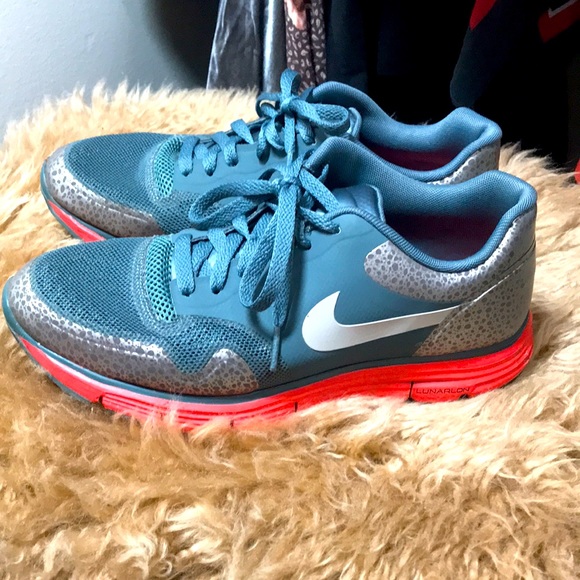 *SOLD* Green & silver Nike sneakers - Picture 2 of 6